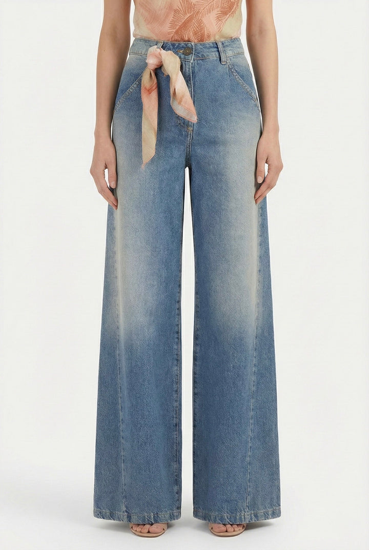 Jeans palazzo con foulard in vita