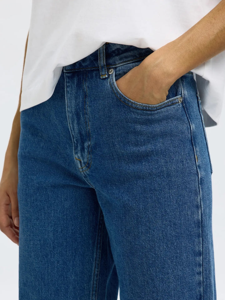 Jeans a gamba larga
