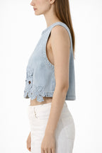 Top in denim con fiori ricamati