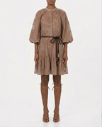 Abito corto ricamato con cintura