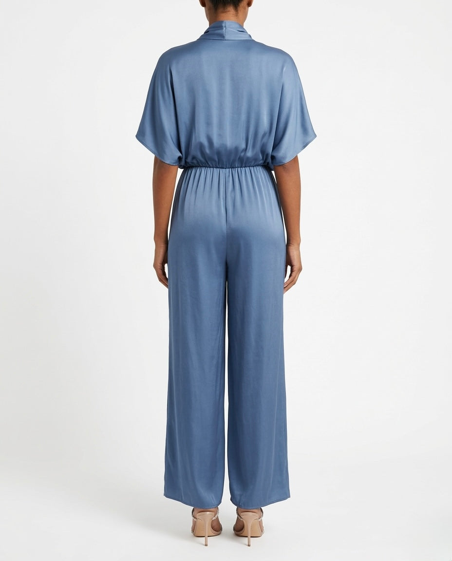 Tuta lunga in viscosa con fiocco al collo