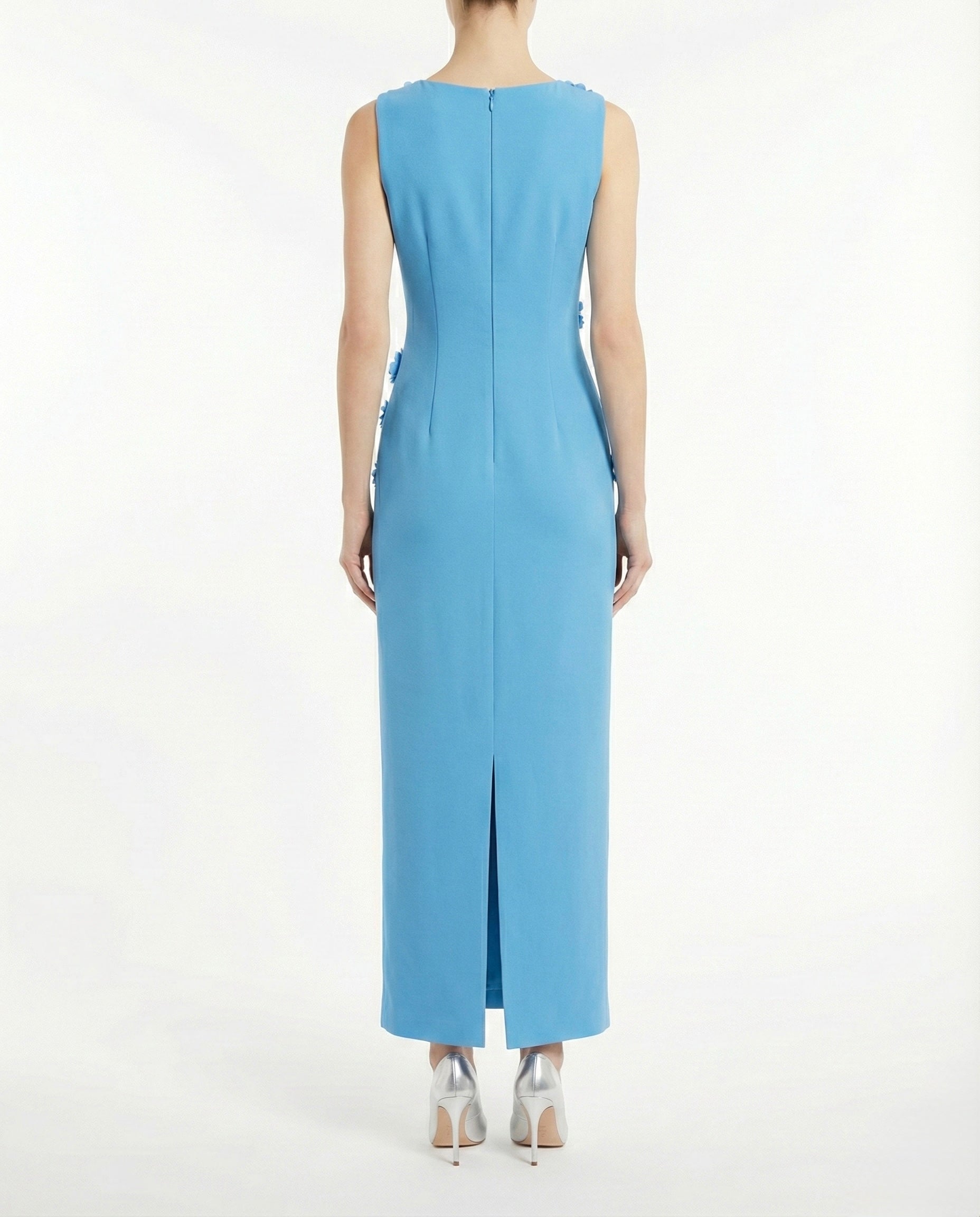 Abito lungo azzurro con fiori applicati