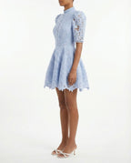 Abito corto in pizzo azzurro