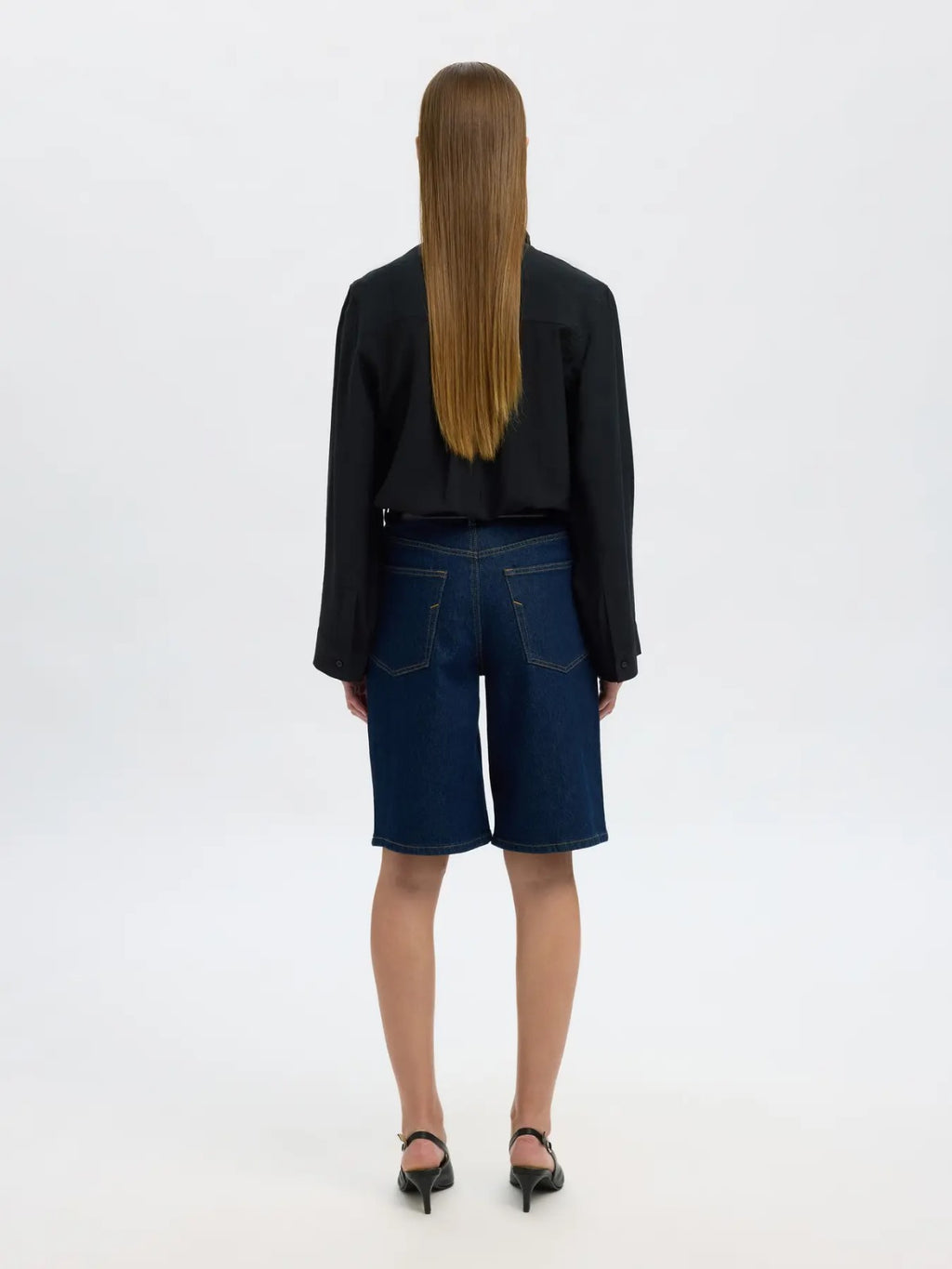 Camicia con taschino e maniche lunghe