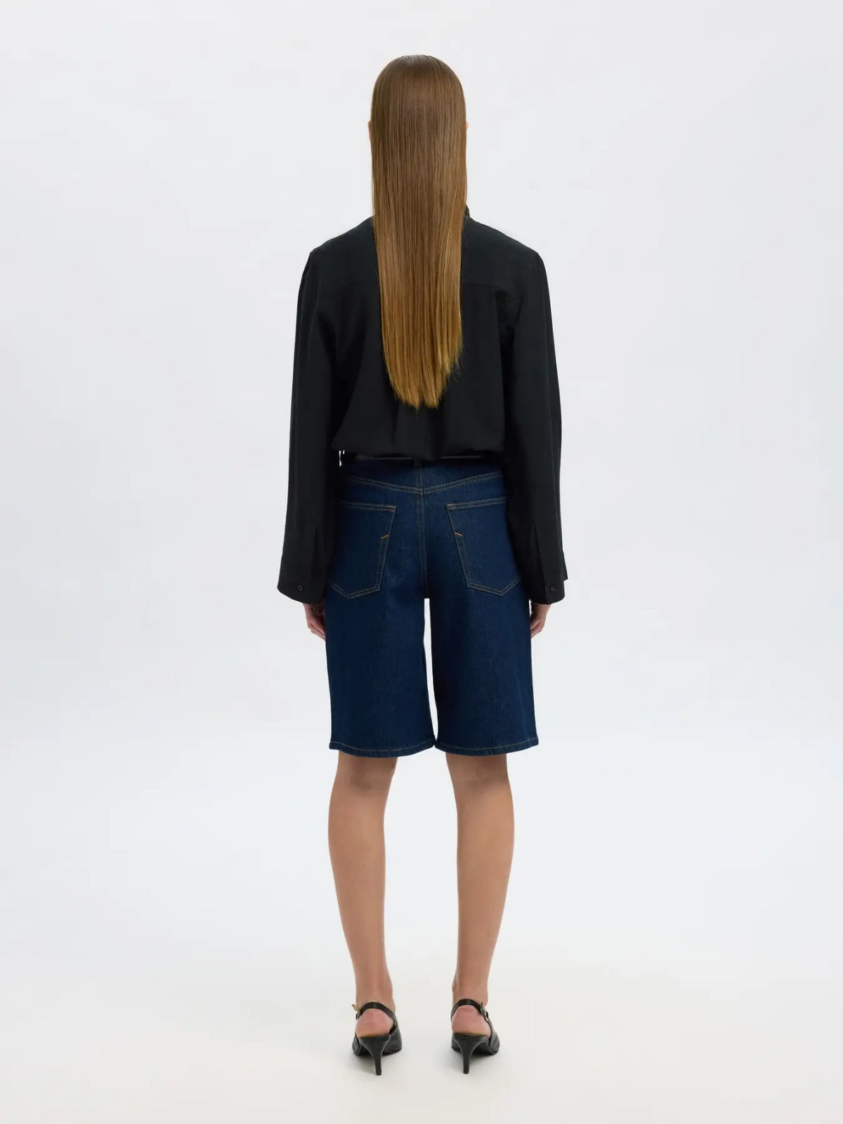 Camicia con taschino e maniche lunghe