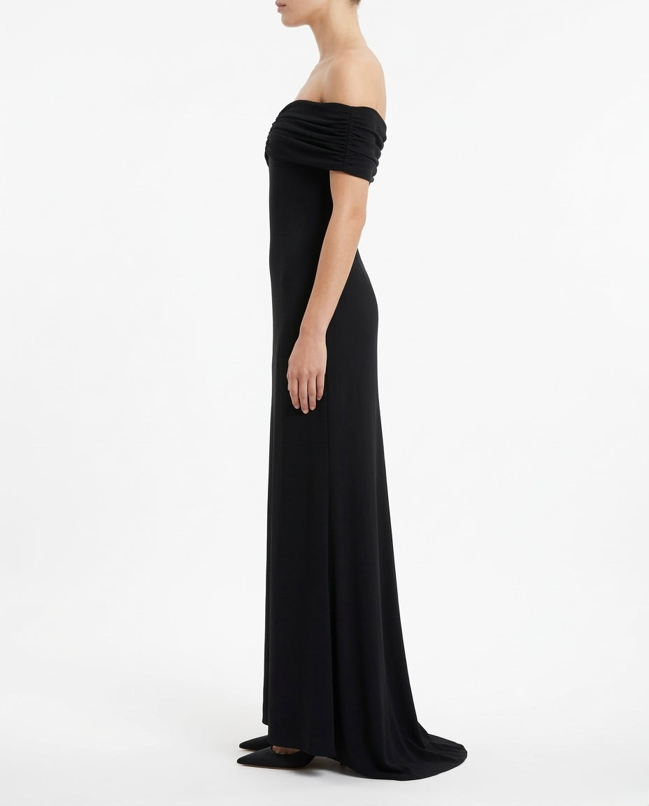 Abito lungo off-shoulder