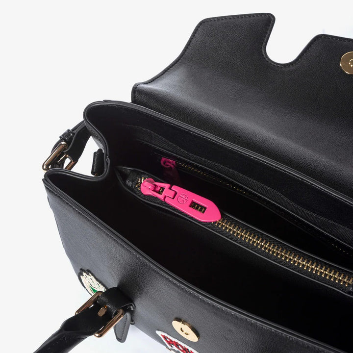 Borsa nera con patch ricamate e tracolla