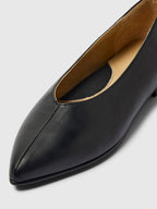 Ballerine nere in pelle a punta