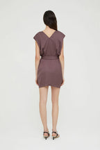 Abito corto con frange e cintura