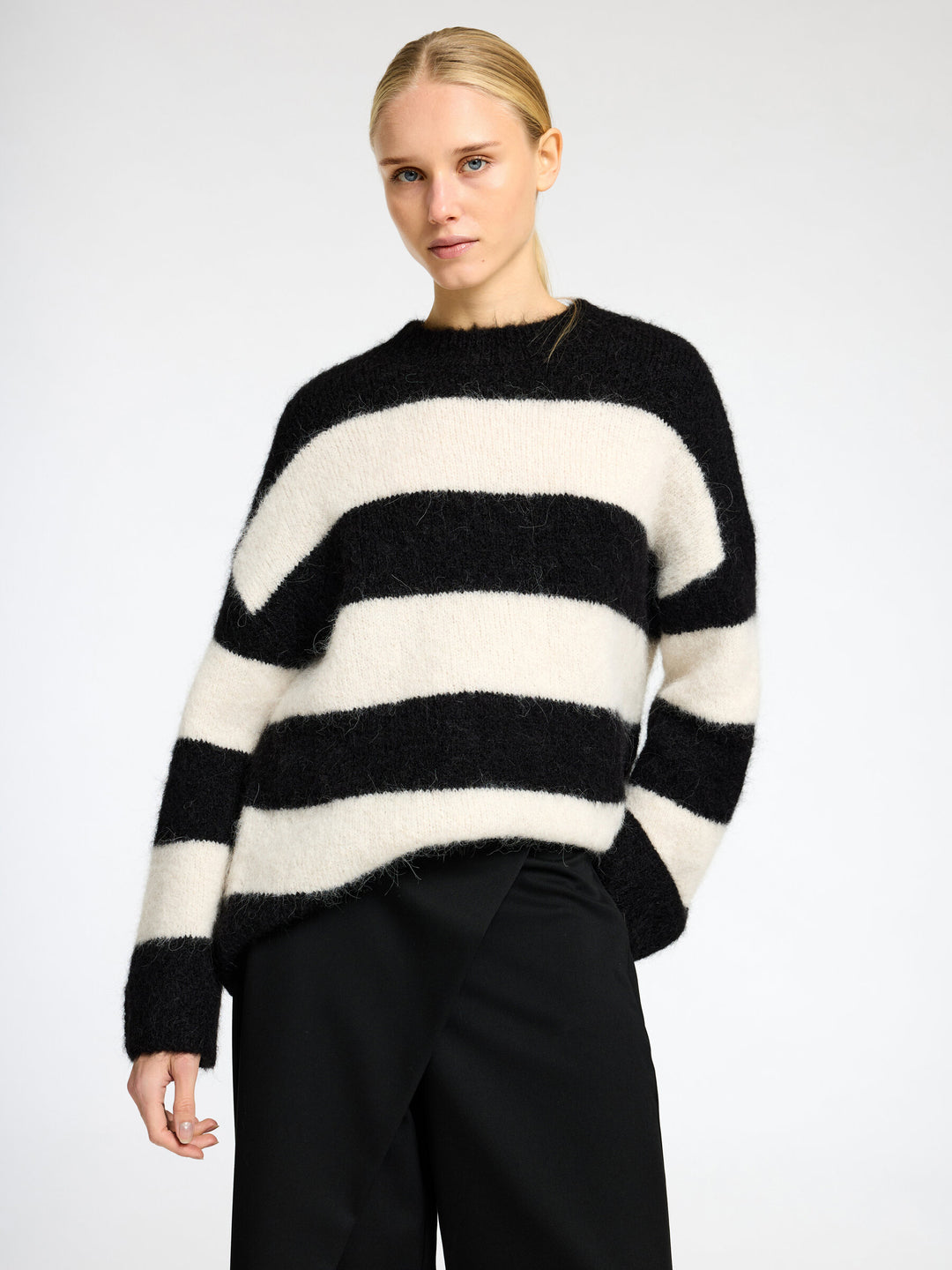 Maglione Oversize a Righe Bianco e Nero