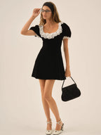 Abito Corto Nero con Colletto in Pizzo