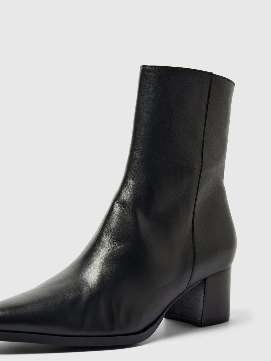 Stivaletti in pelle con tacco medio