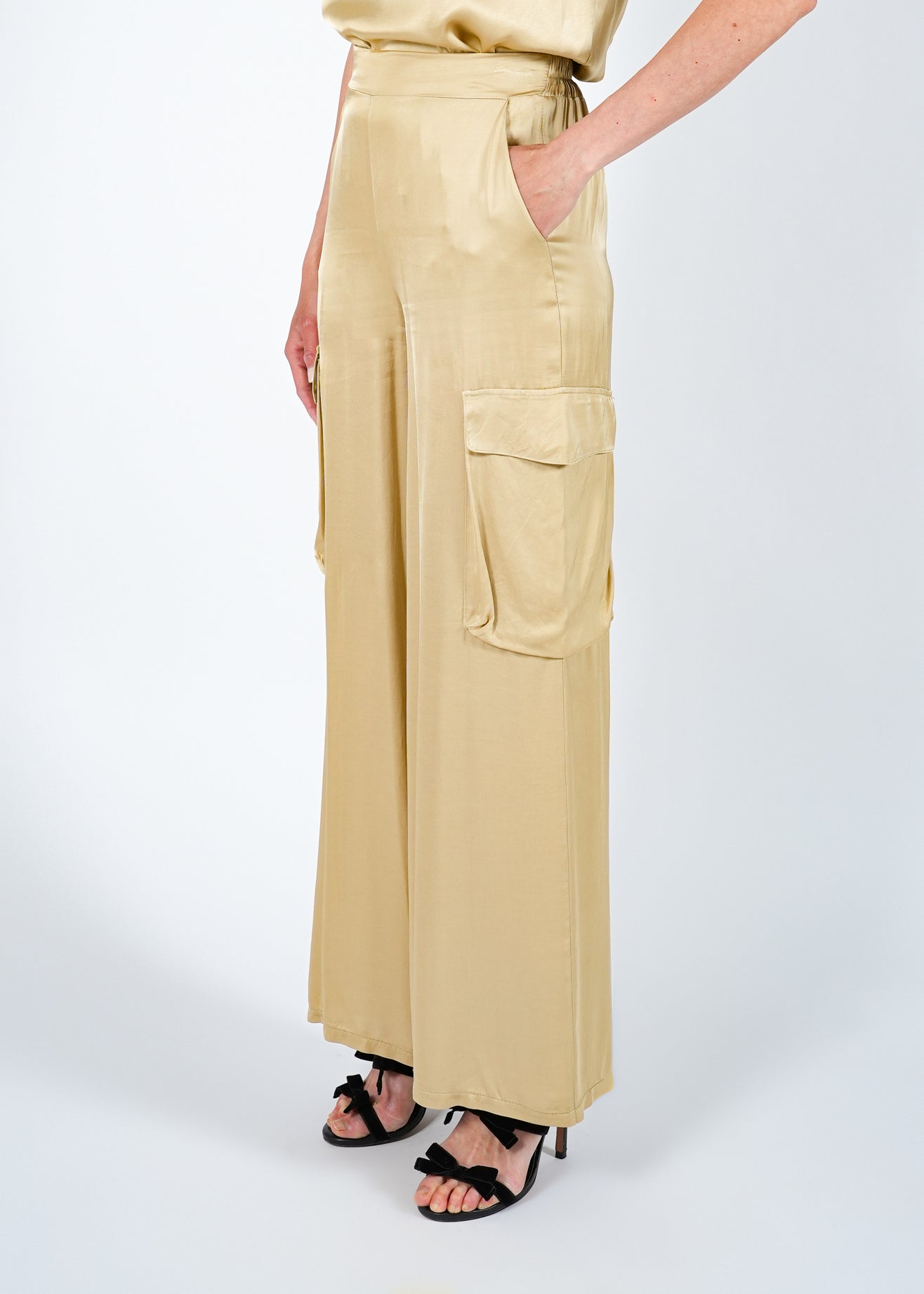 Pantaloni palazzo con tasche cargo