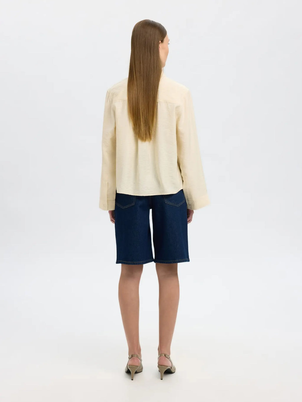 Camicia con taschino e maniche lunghe