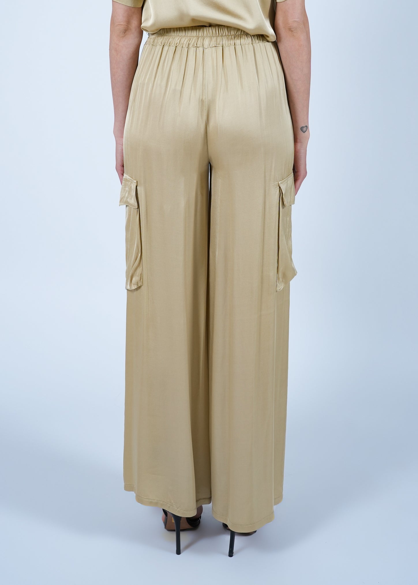 Pantaloni palazzo con tasche cargo