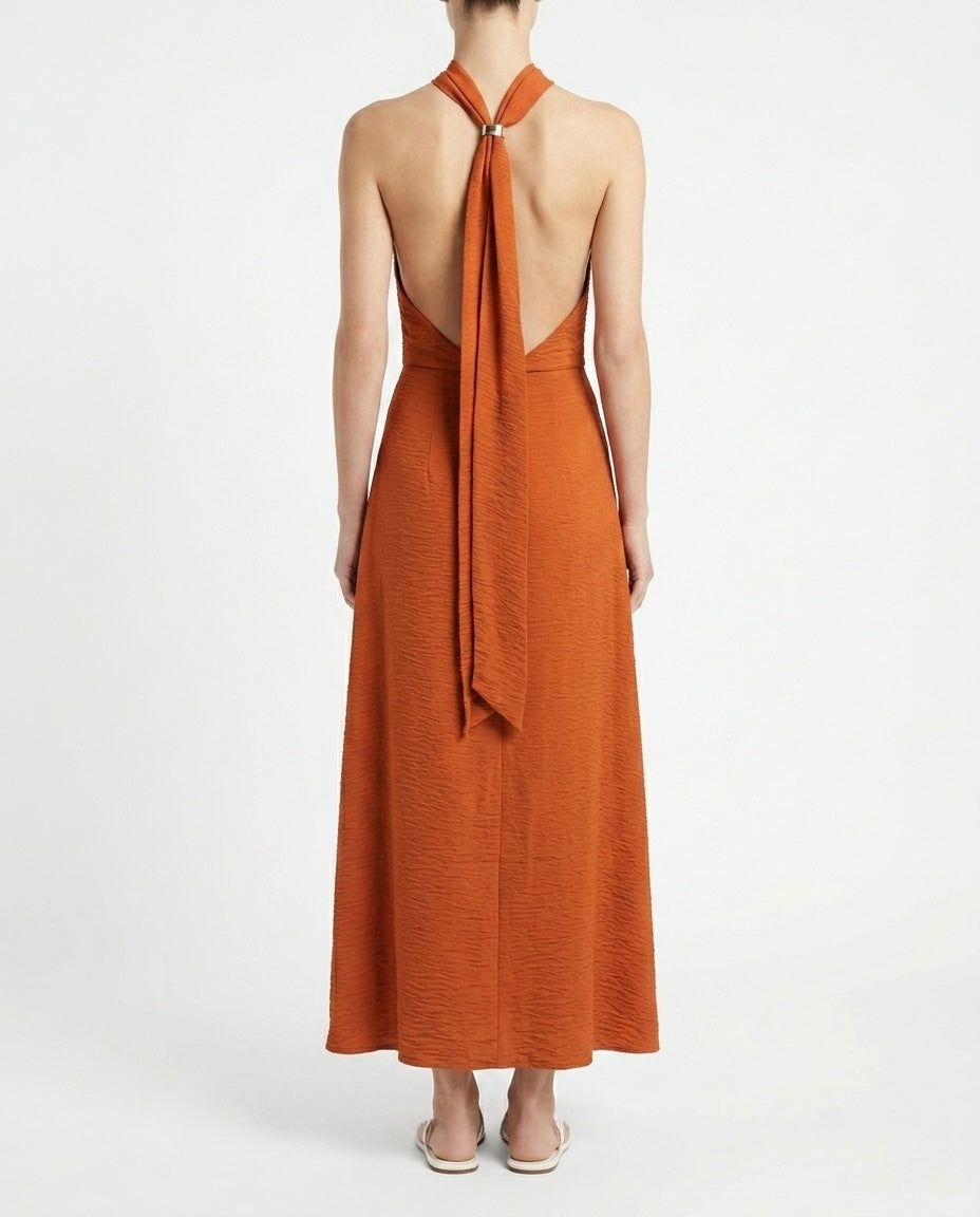 Abito lungo con scollo