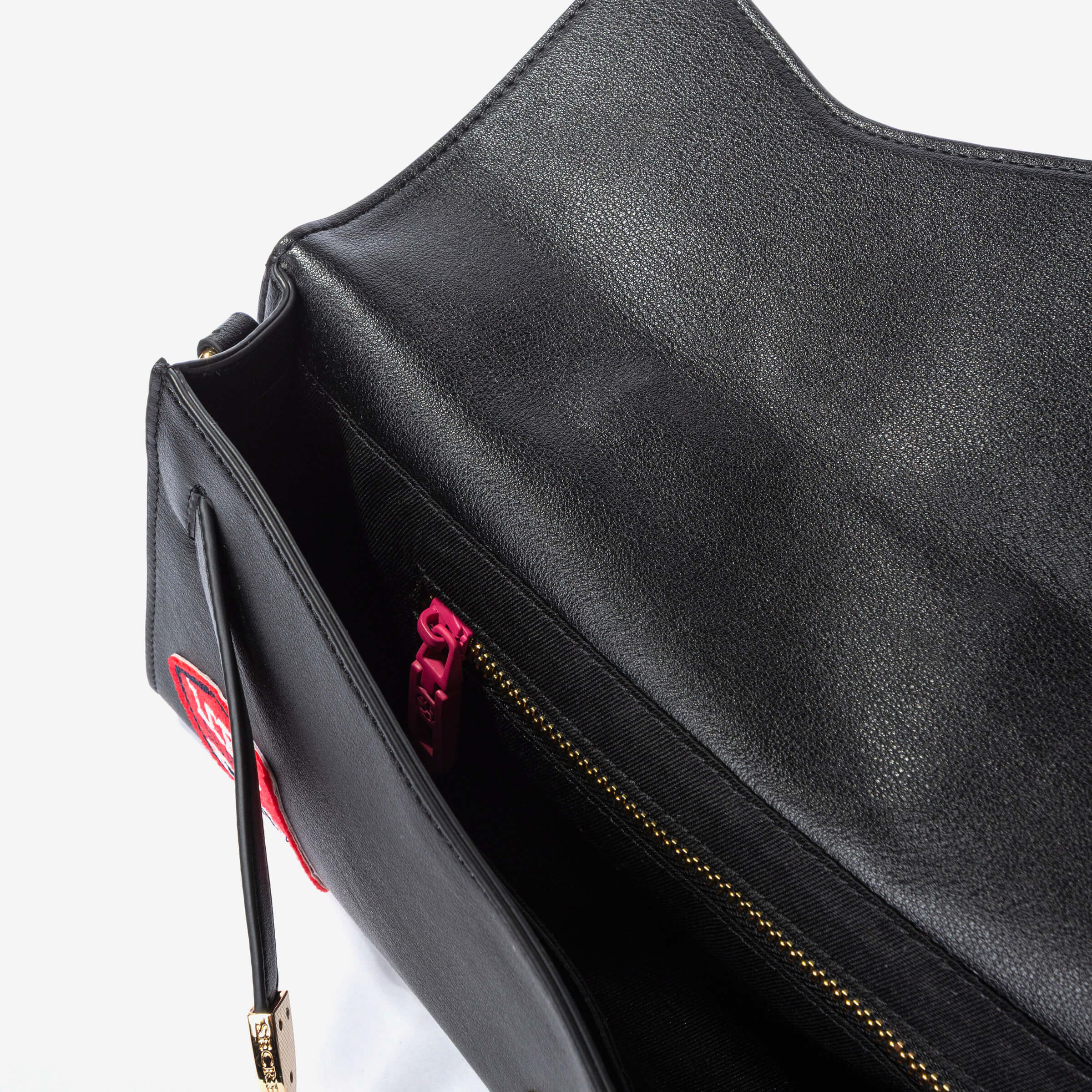 Borsa clutch nera con patch decorative