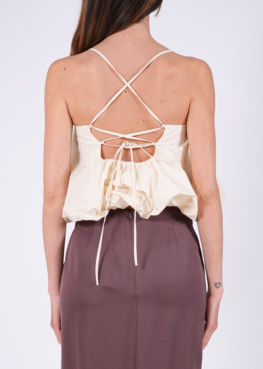 Top corto con spalline sottili