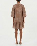 Abito corto ricamato con cintura