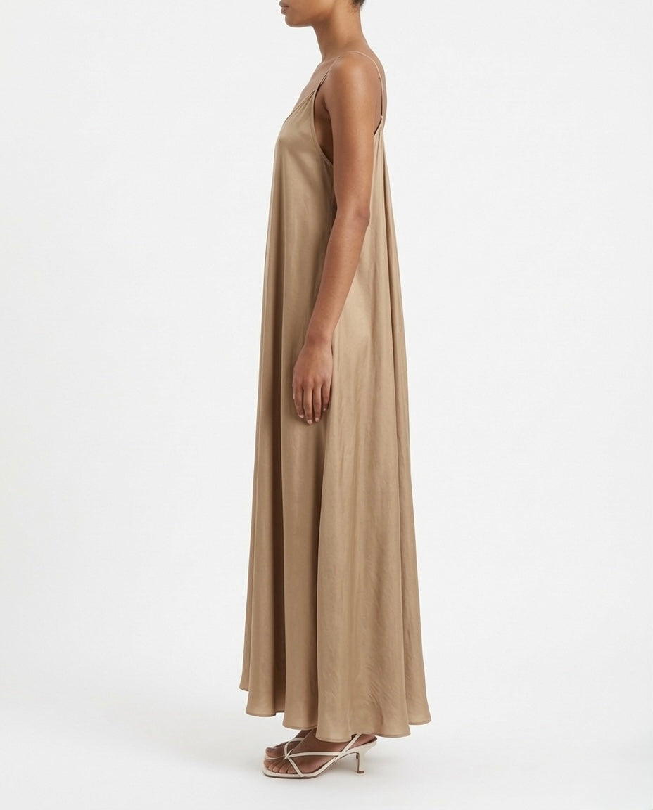 Abito lungo con spalline sottili