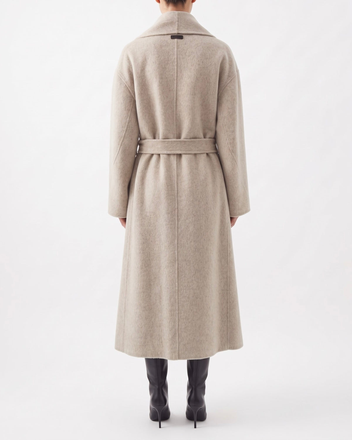 Cappotto Lungo Isabelle Blanche in Lana Double Color beige con Taglio Asimmetrico e Laccio in Vita