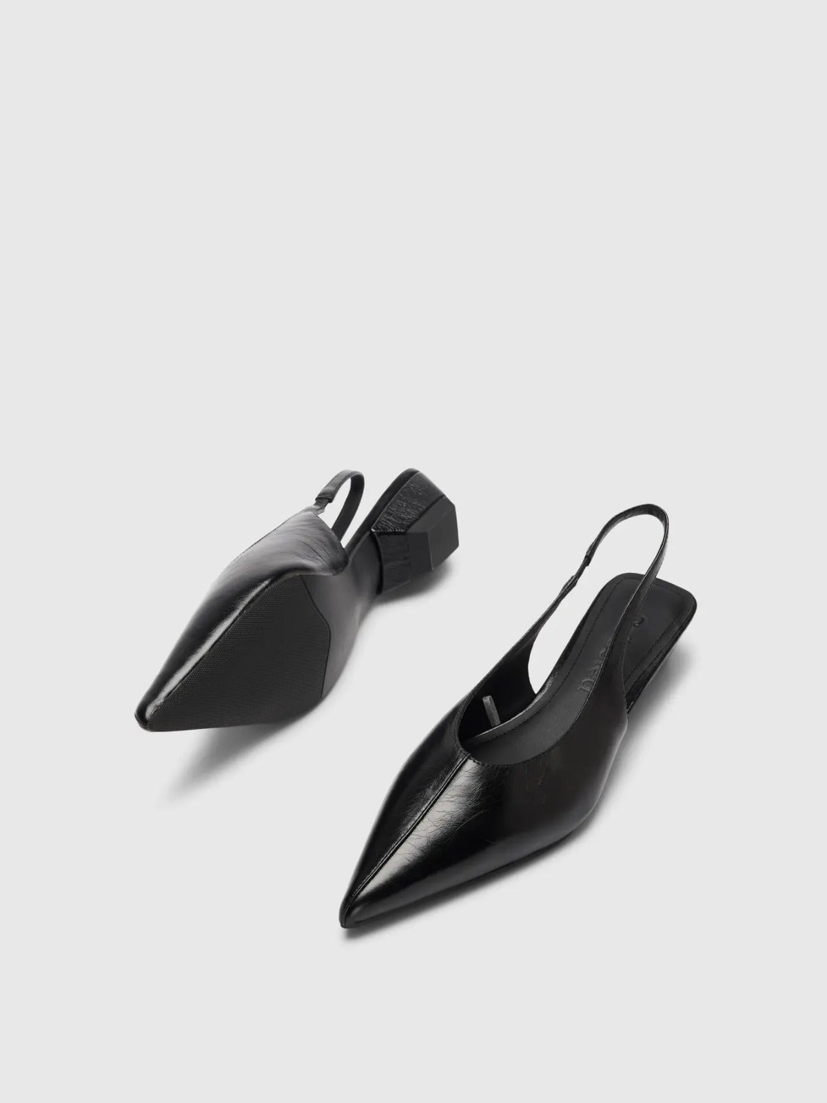 Décolleté Slingback Selected Femme in Pelle Nera con Tacco Basso e Punta Affusolata
