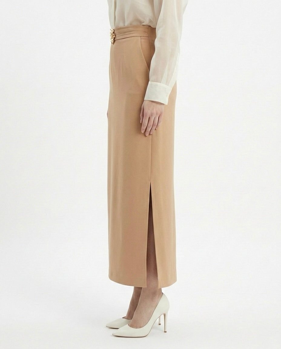 Gonna midi aderente con  gioiello