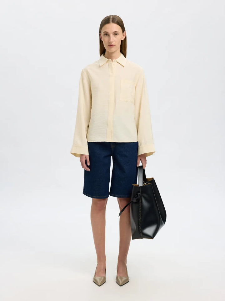 Camicia con taschino e maniche lunghe