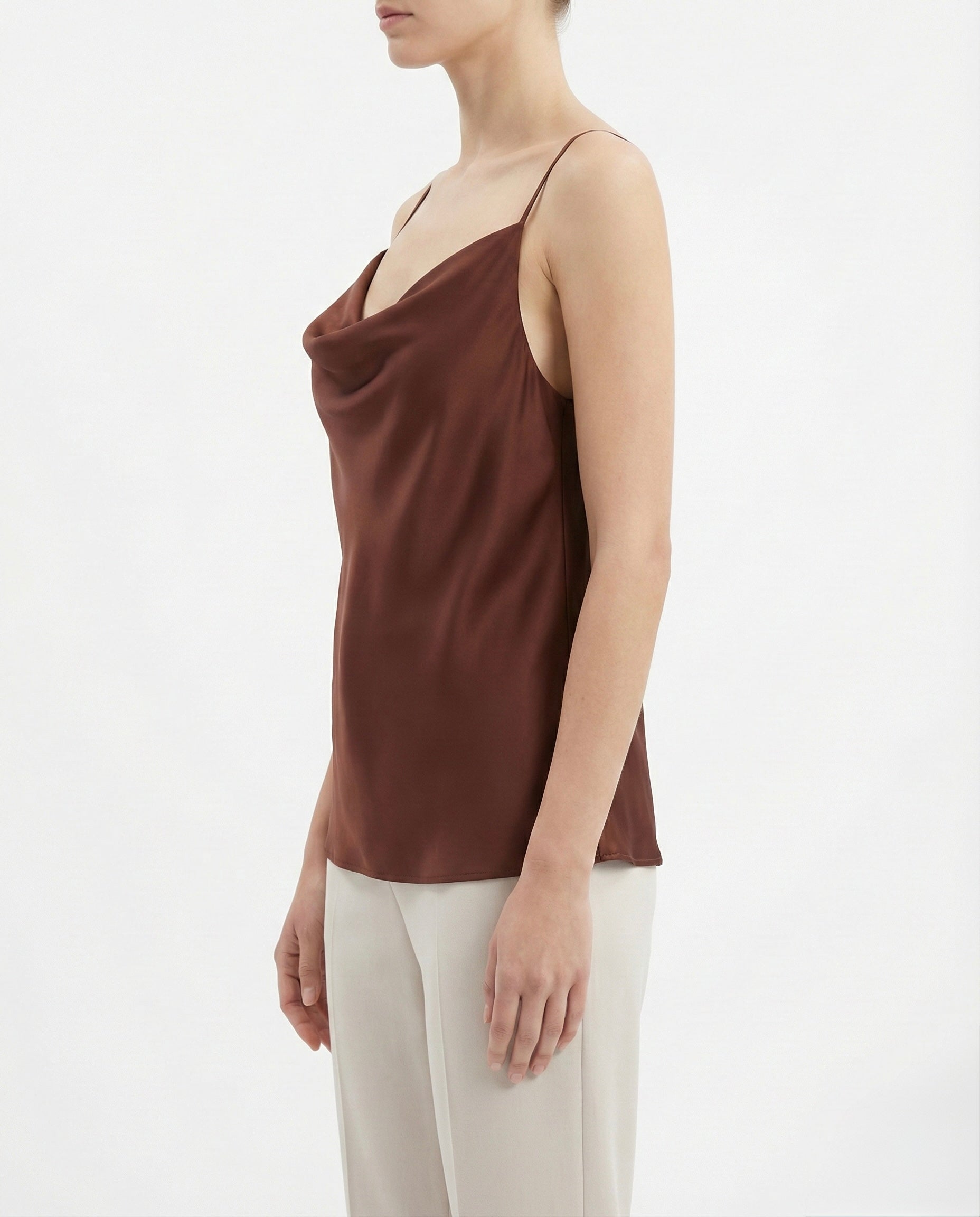 Top in raso con scollo drappeggiato e