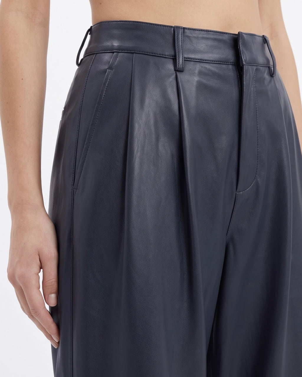 Pantalone Isabelle Blanche Barrel Leg in Ecopelle Blu Notte