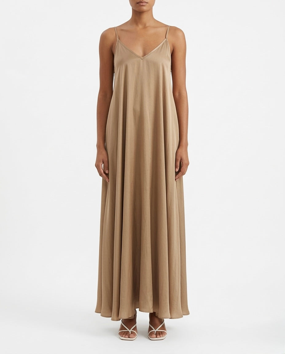 Abito lungo con spalline sottili