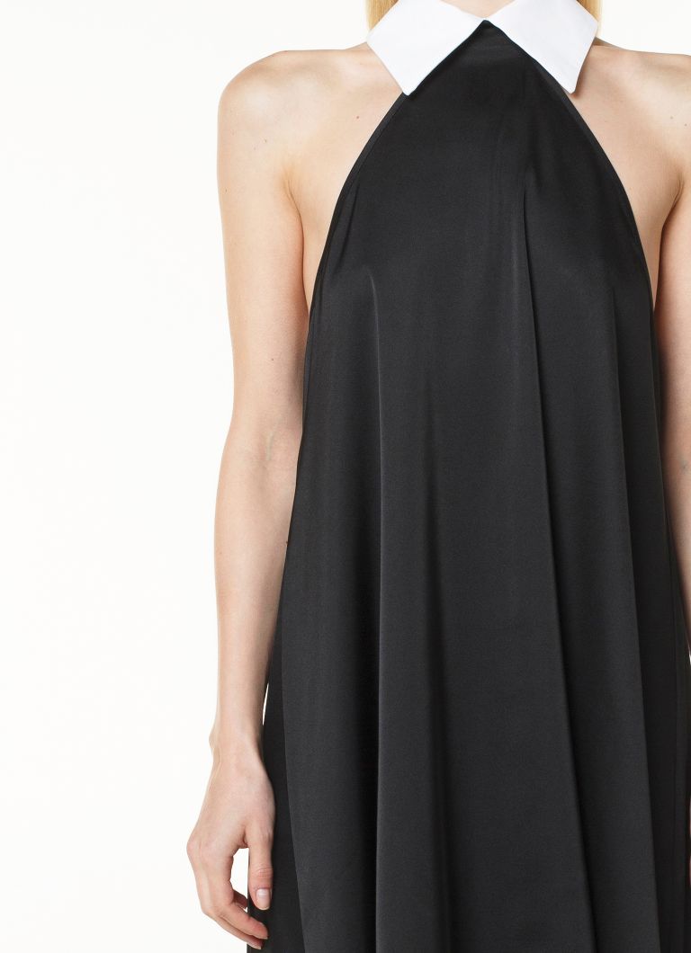 Abito con Collo Bianco