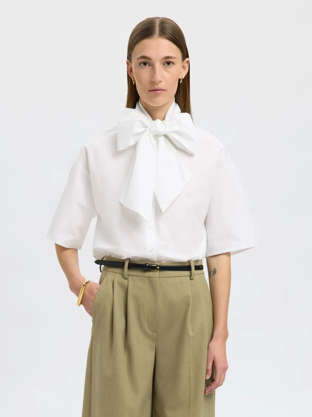 Camicia bianca con maxi fiocco