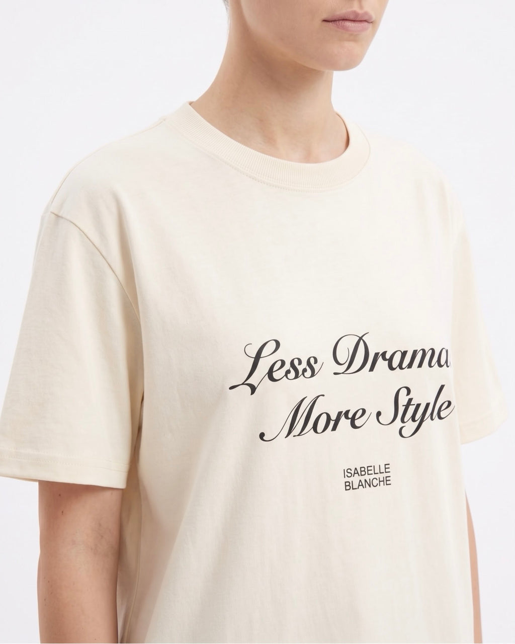 T-Shirt Isabelle Blanche a Manica Corta con Stampa “Less Drama, More Style” Banana e Bordeaux